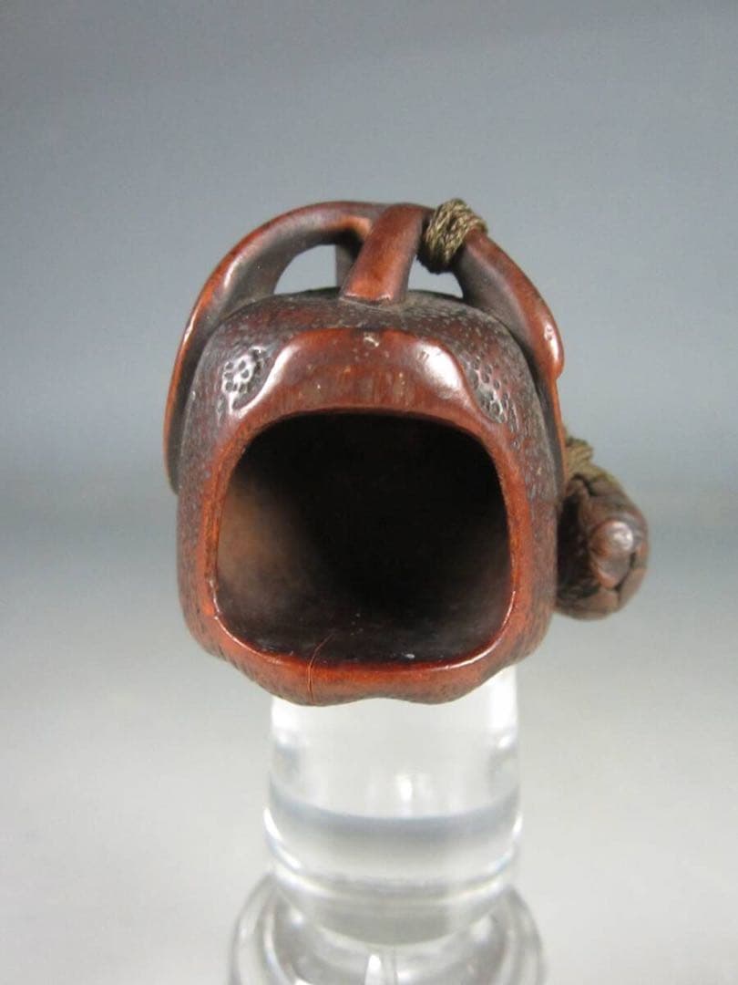 専用 木の実 木彫刻 桐紋彫 緒締め玉 柘植？紐通し 細密細工 古美術