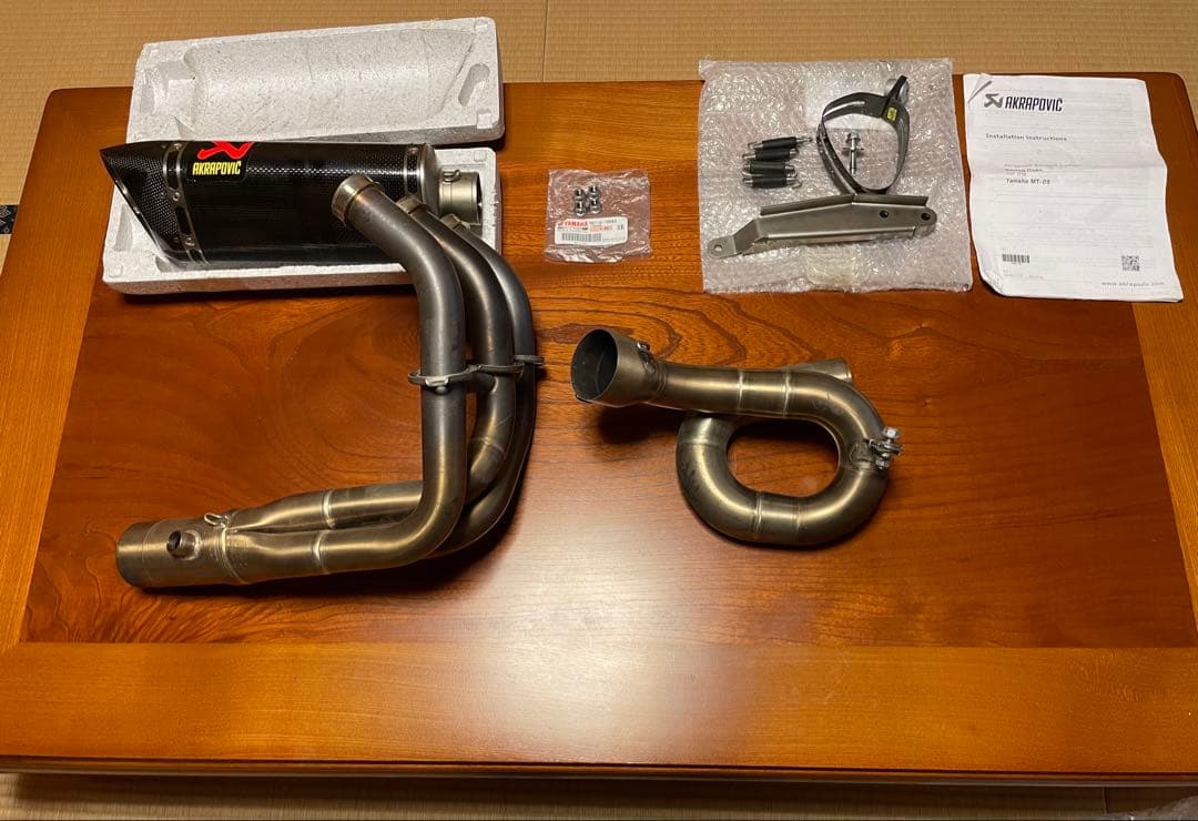 アクラポビッチAKRAPOVIC マフラー　XSR900 MT09