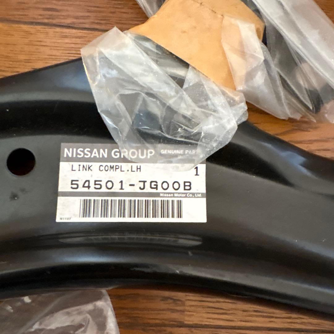 日産　エクストレイル　DNT31純正ロアアーム左右セット　取り付けボルト、ナット