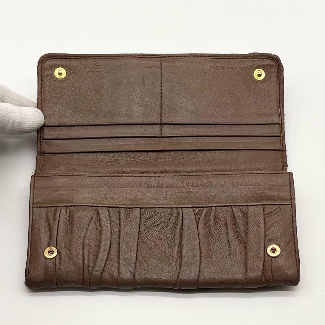 【美品】 付属品完備 PRADA レザー ギャザー 長財布 ロゴ金具 ベージュ