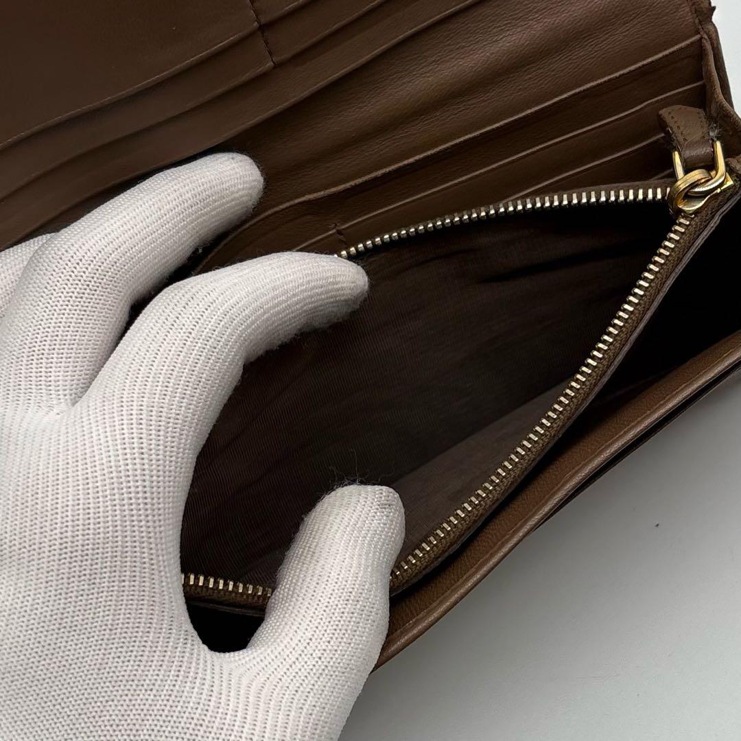 【美品】 付属品完備 PRADA レザー ギャザー 長財布 ロゴ金具 ベージュ