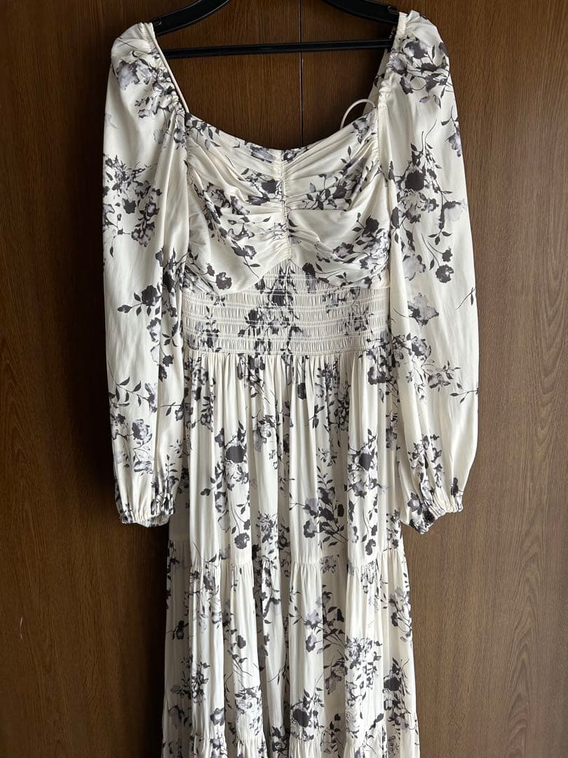 大人気完売 ココディール シャーリングティアードフラワーワンピース