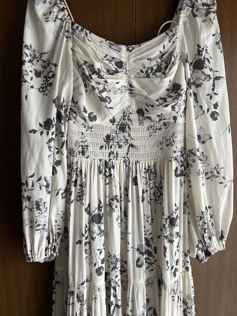 大人気完売 ココディール シャーリングティアードフラワーワンピース