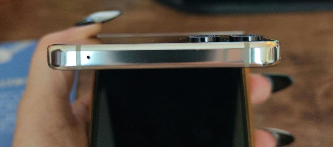 Samsung Galaxy Z Flip5 クリーム 国内版