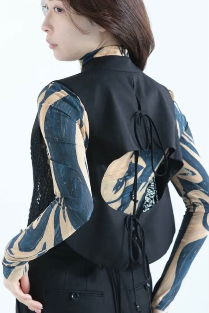 マメクロゴウチ　Cording Emb Detail Cotton Vest