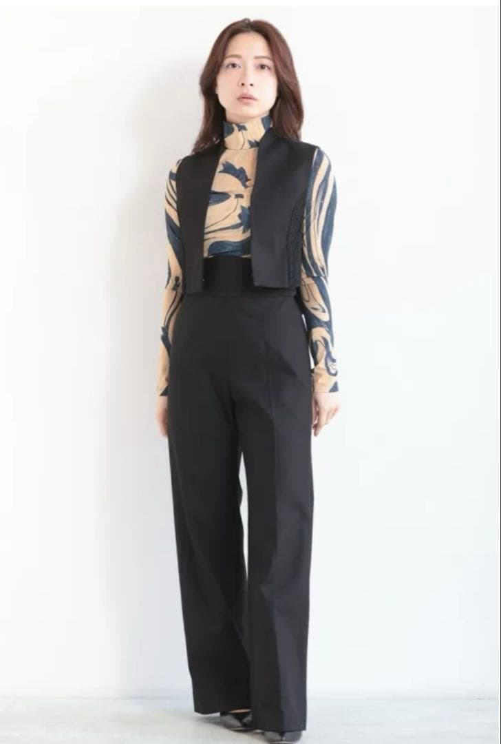 マメクロゴウチ　Cording Emb Detail Cotton Vest