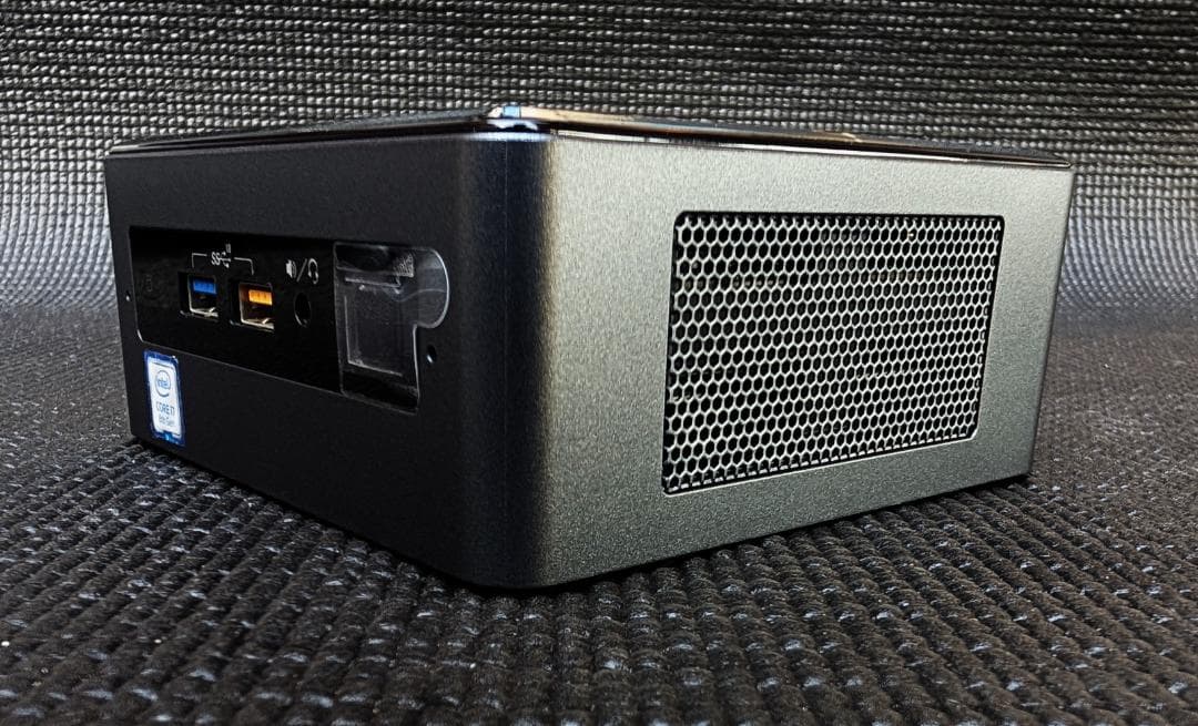 ミニPC　Intel NUC8i7BEH ベアボーン（完成品）
