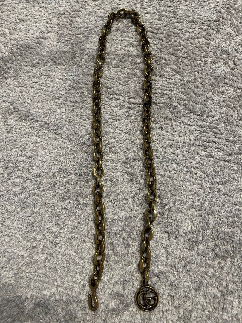 GUCCI ロゴチャーム付き金属チェーンベルト