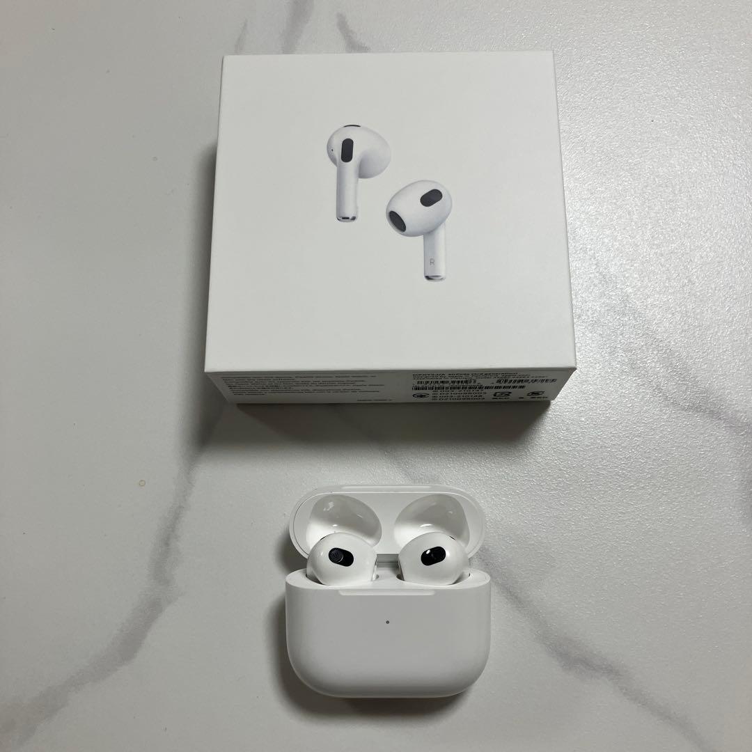Apple AirPods 第3世代 Lightning充電ケース付き