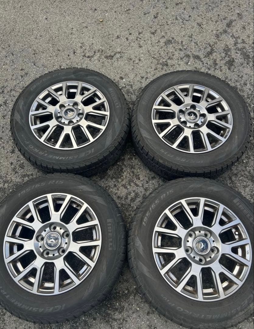 スタッドレスタイヤ195/65/15インチ4本セット 15インチホイール付き