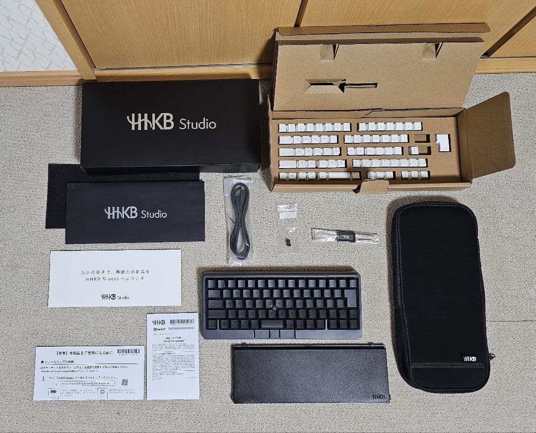 【中古】HHKB Studioキーボード日本語配列(炭＋キートップ雪＋専用ケース