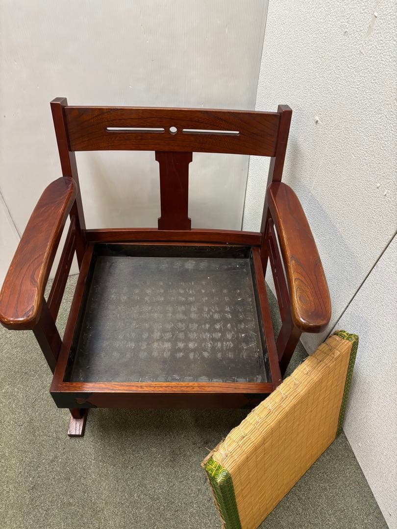 ② 昭和レトロ　和家具　和風アームローチェア　座椅子　ヴィンテージチェア当時物