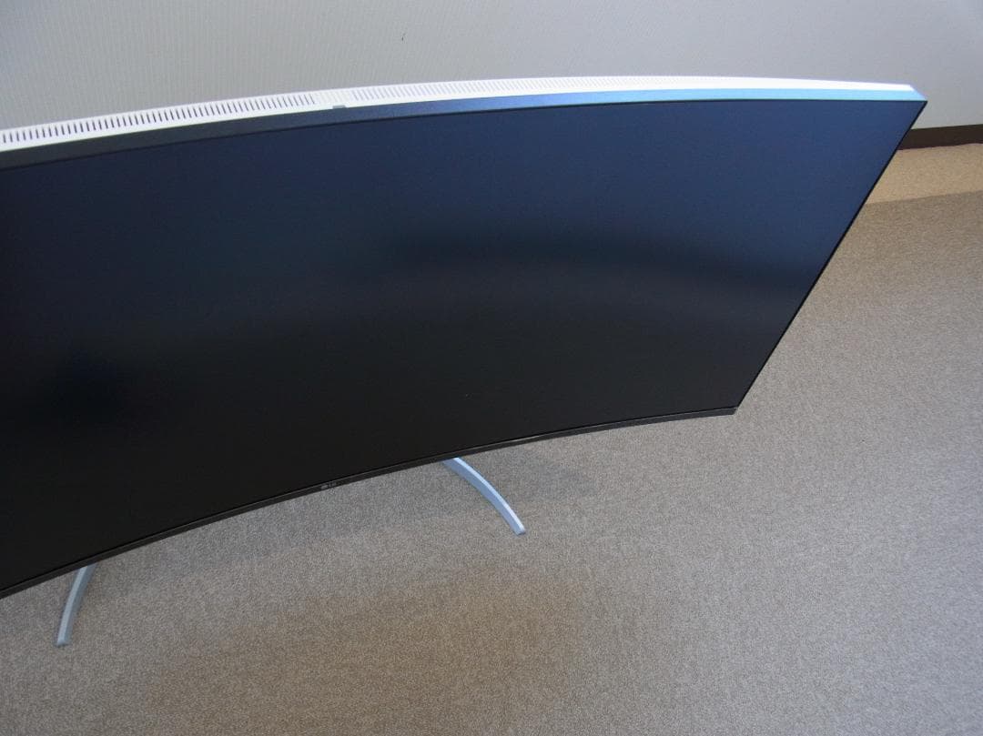 LG製40インチウルトラワイド曲面ディスプレイ(40WP95C-W)
