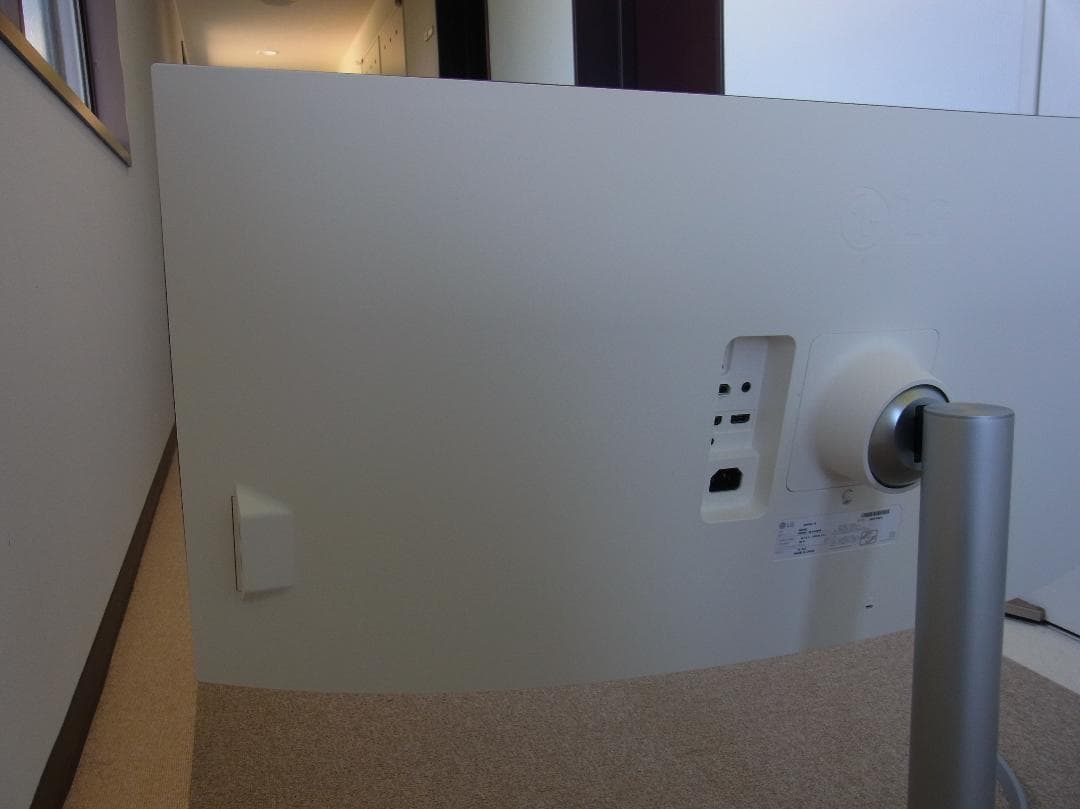 LG製40インチウルトラワイド曲面ディスプレイ(40WP95C-W)