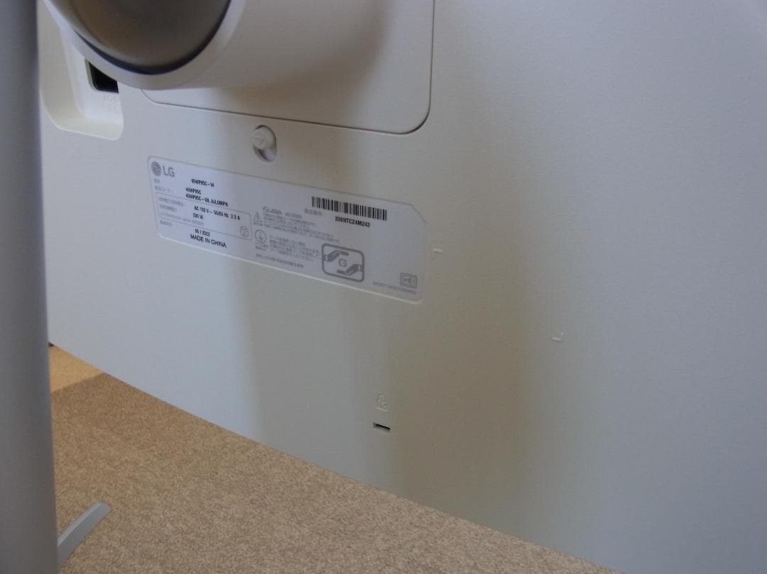 LG製40インチウルトラワイド曲面ディスプレイ(40WP95C-W)