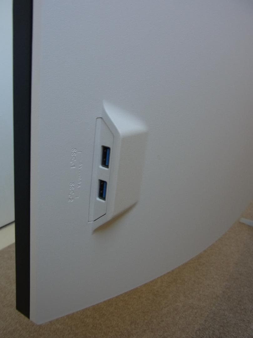 LG製40インチウルトラワイド曲面ディスプレイ(40WP95C-W)