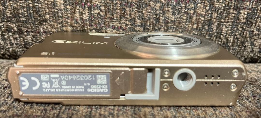 CASIO 9.1メガピクセル コンパクトカメラ