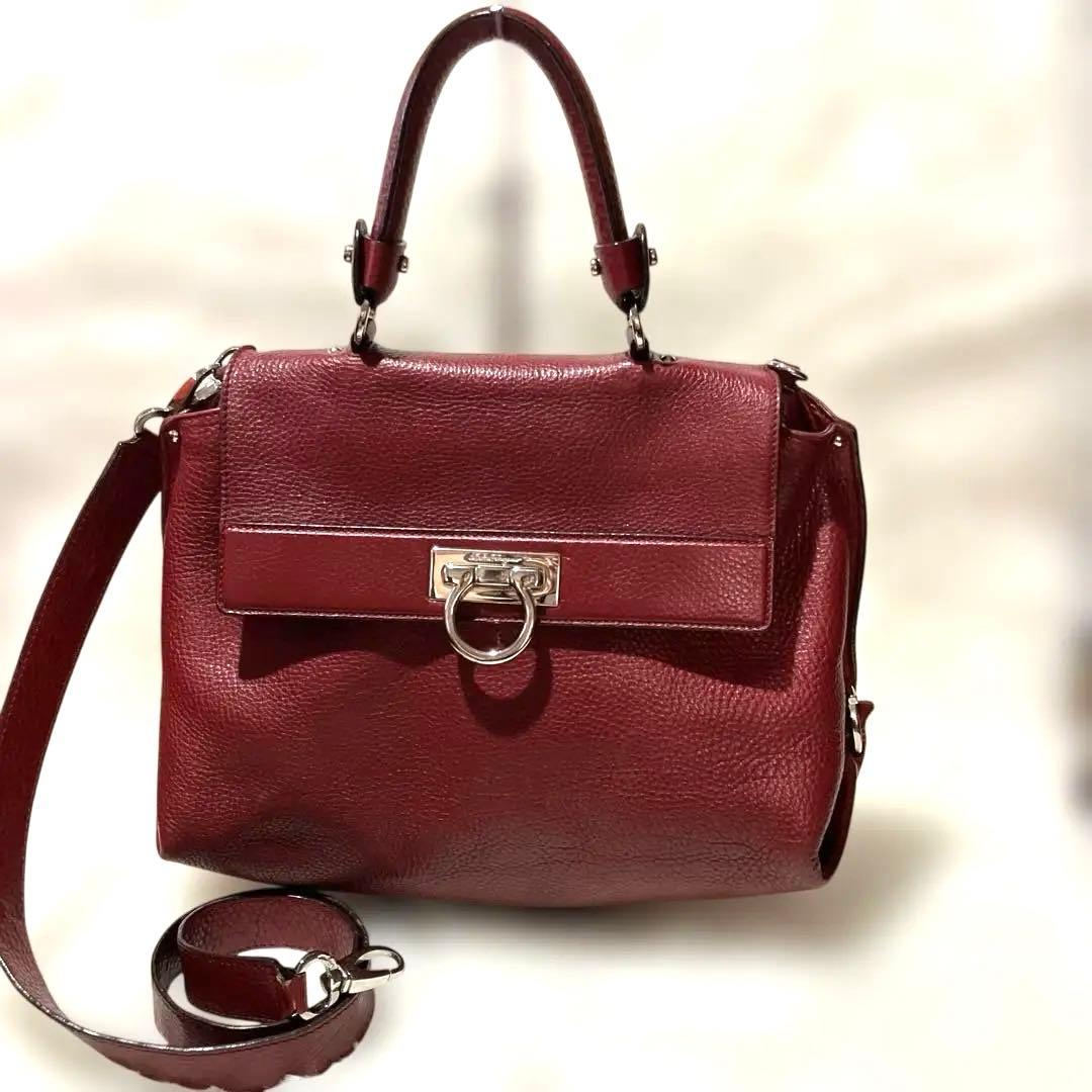 【フェラガモ・ソフィア】ガンチーニツーウェイ 深めの赤✨美品✨突撃セール開催♡