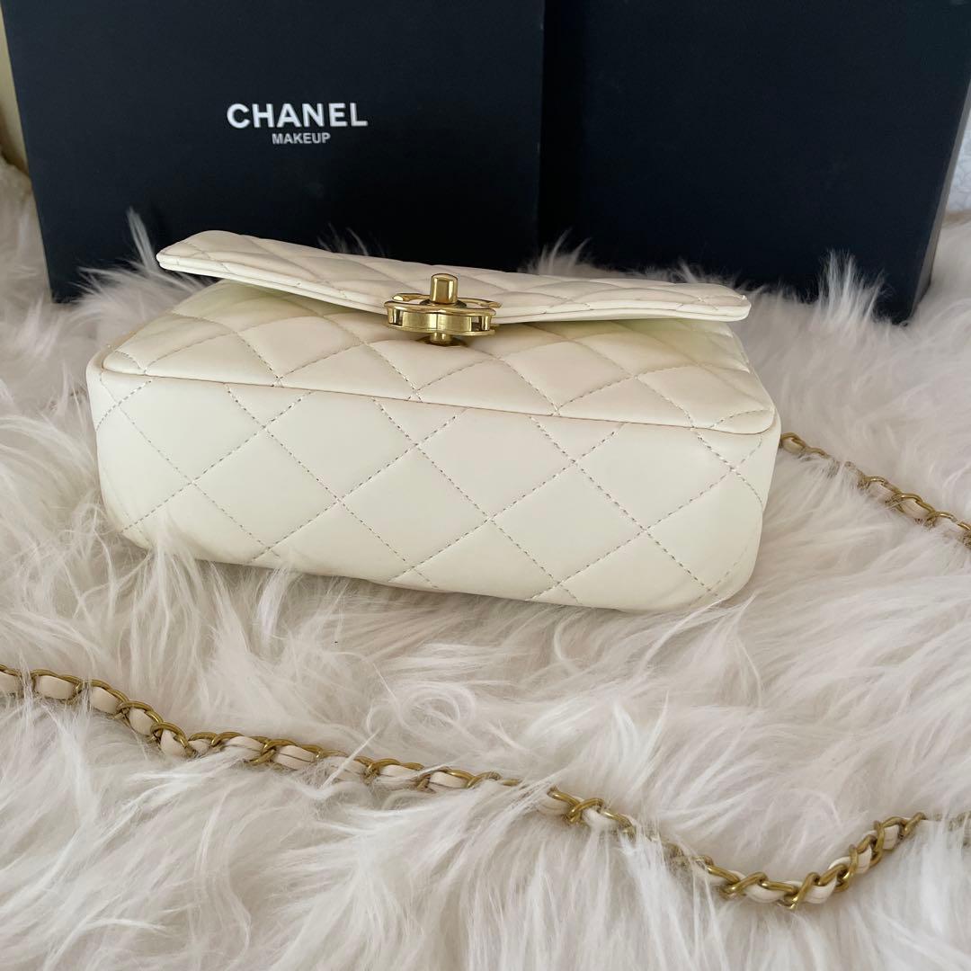 CHANEL ホワイト　チェーンショルダーバッグ　ノベルティ