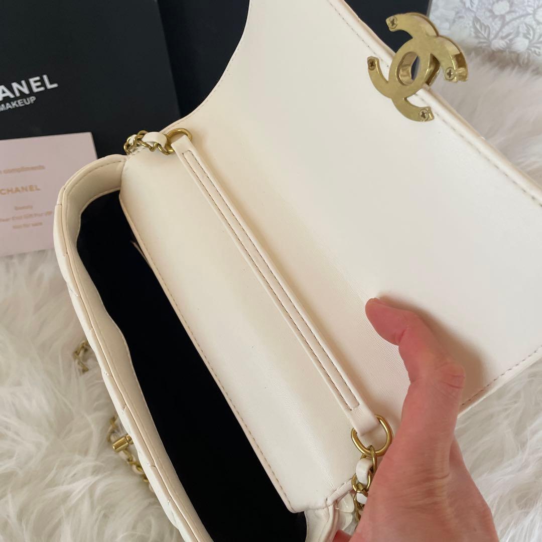 CHANEL ホワイト　チェーンショルダーバッグ　ノベルティ