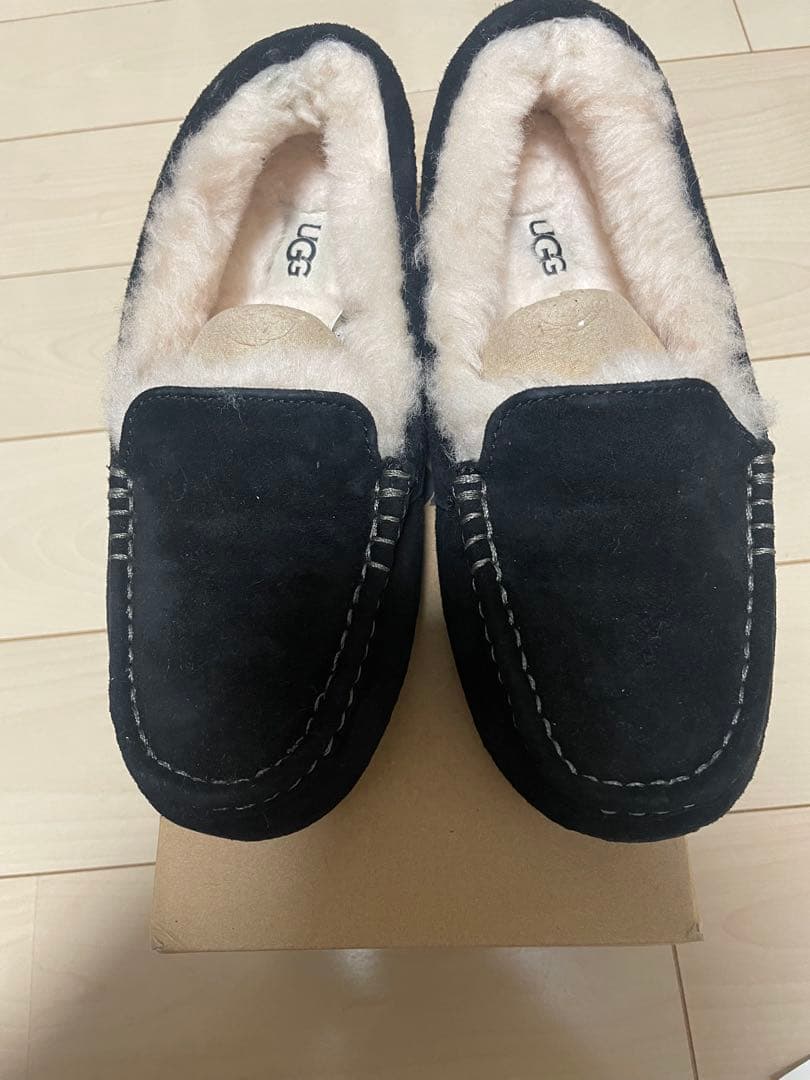 UGG ブラック モカシン　23cm