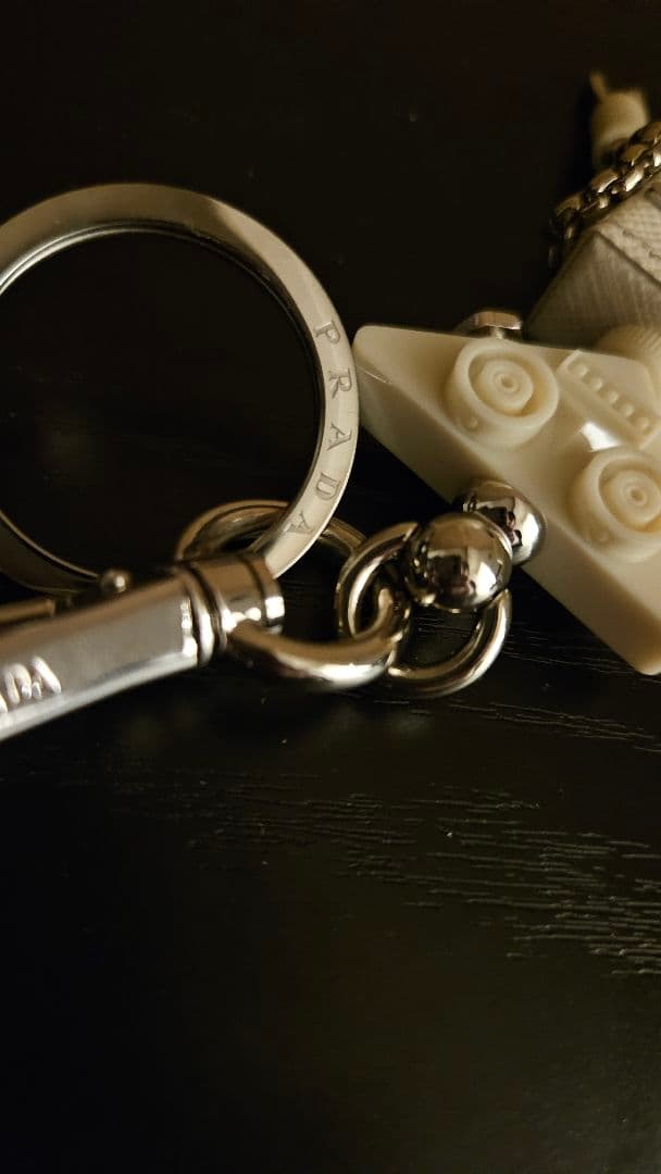 PRADA プラダ ロボット トリック キーホルダー