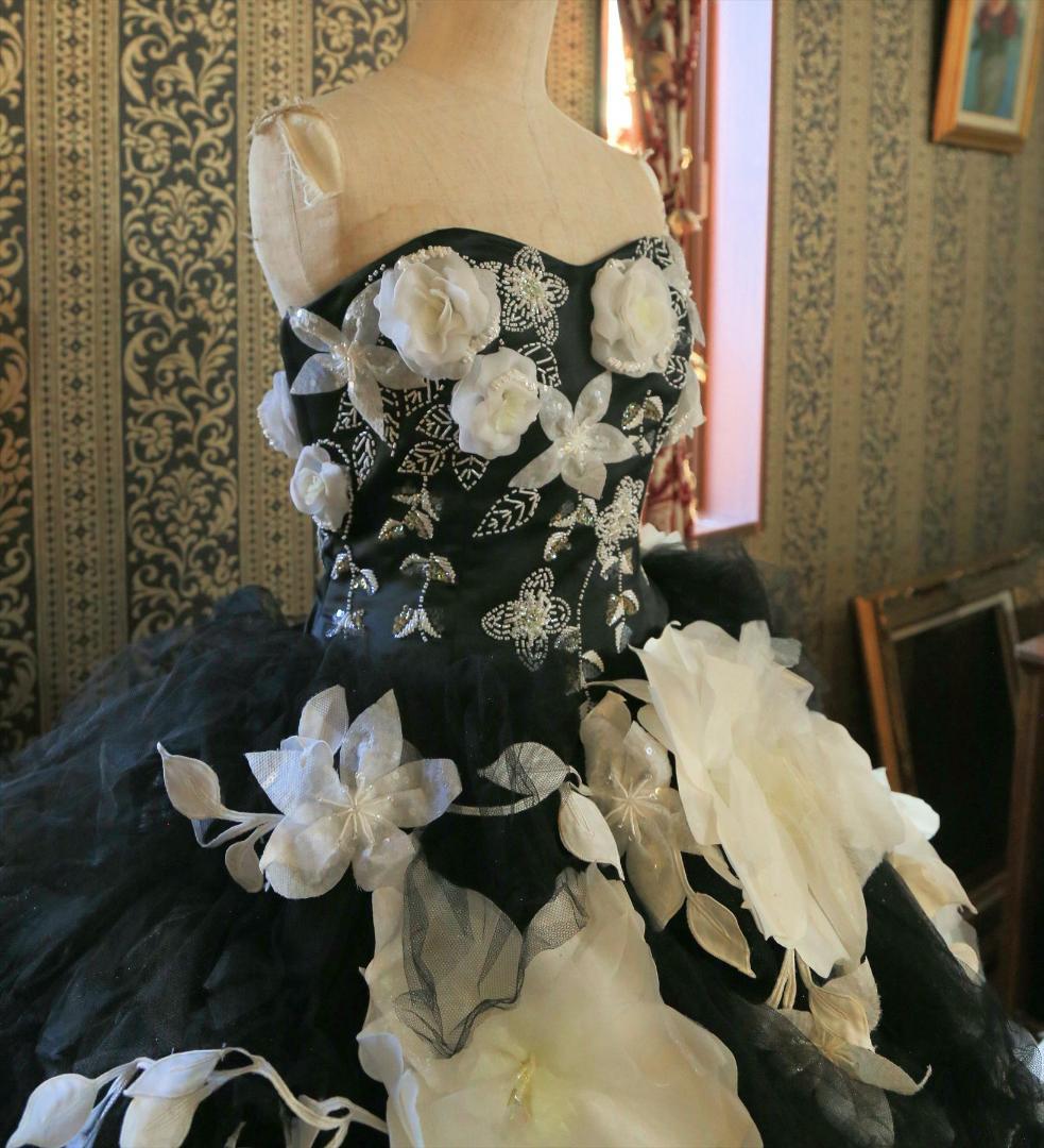 601クアロqualo高級ウエディングドレス7号9号11号モノトーンカラードレス