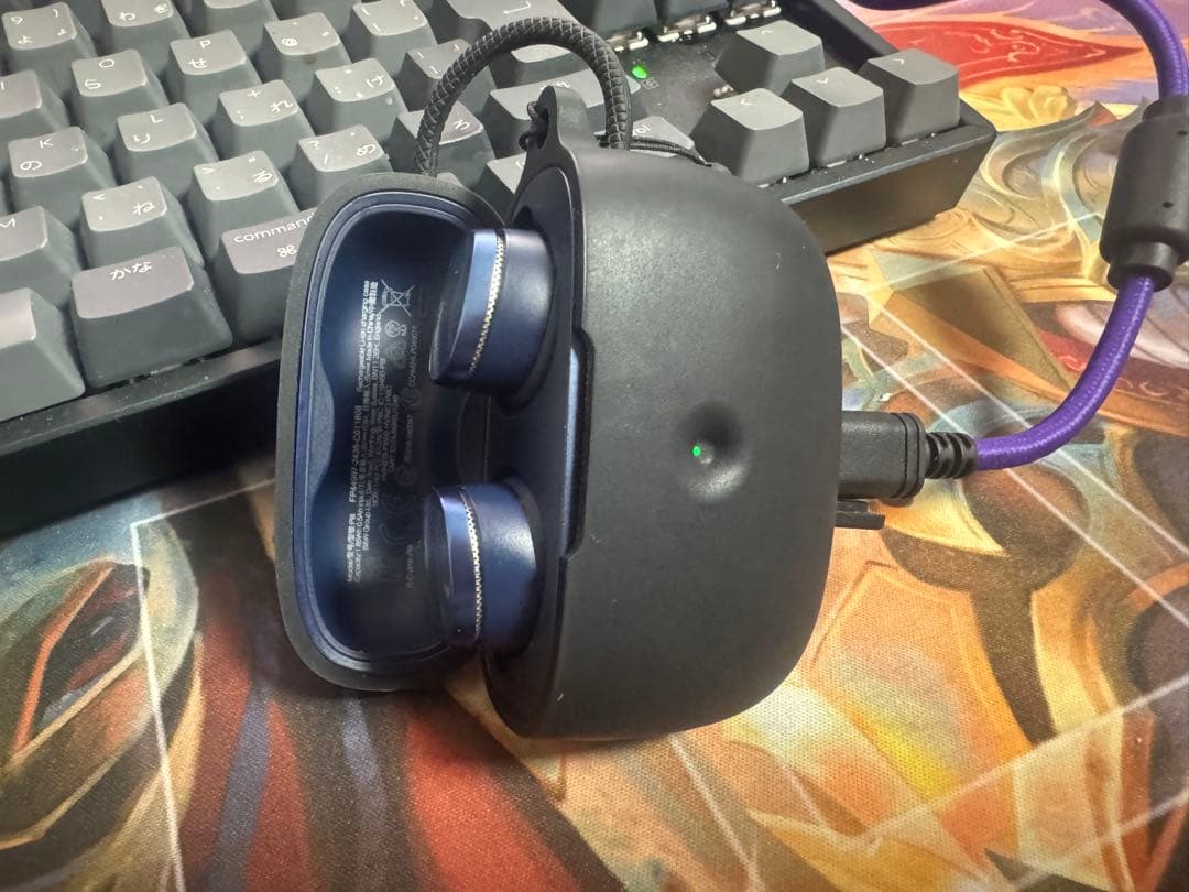 美品　Bowers & Wilkins ミッドナイト・ブルー Pi8/MB