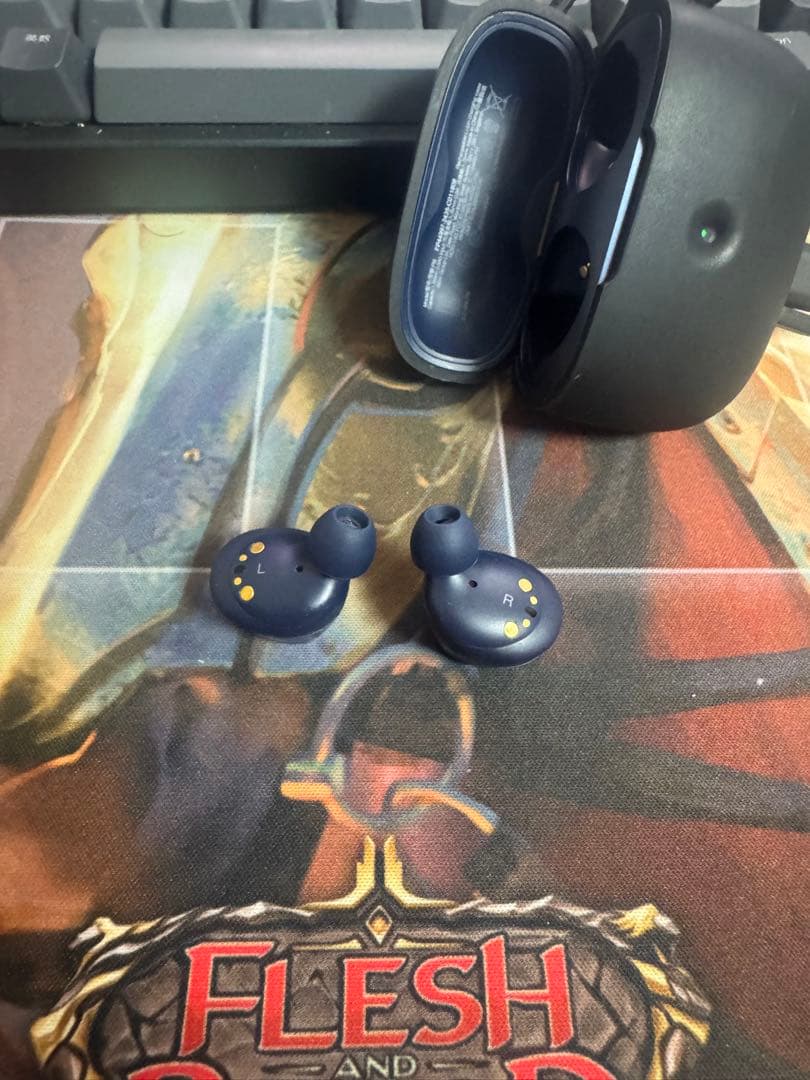 美品　Bowers & Wilkins ミッドナイト・ブルー Pi8/MB