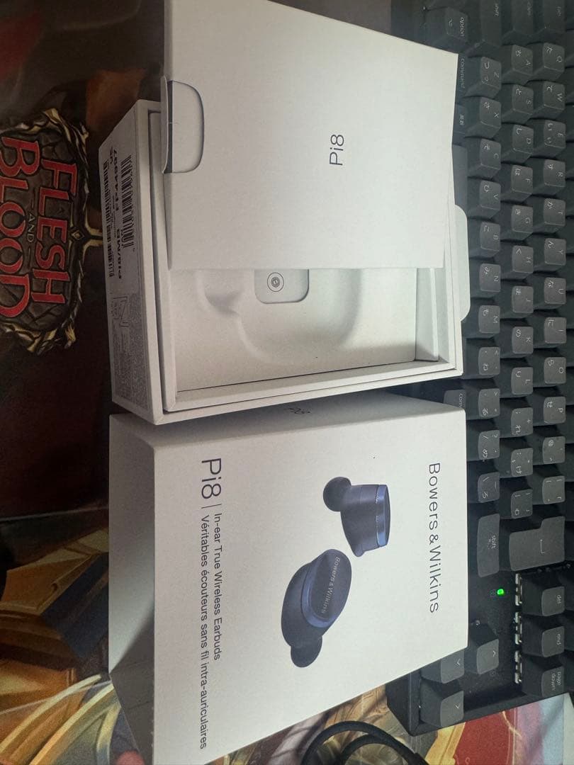 美品　Bowers & Wilkins ミッドナイト・ブルー Pi8/MB