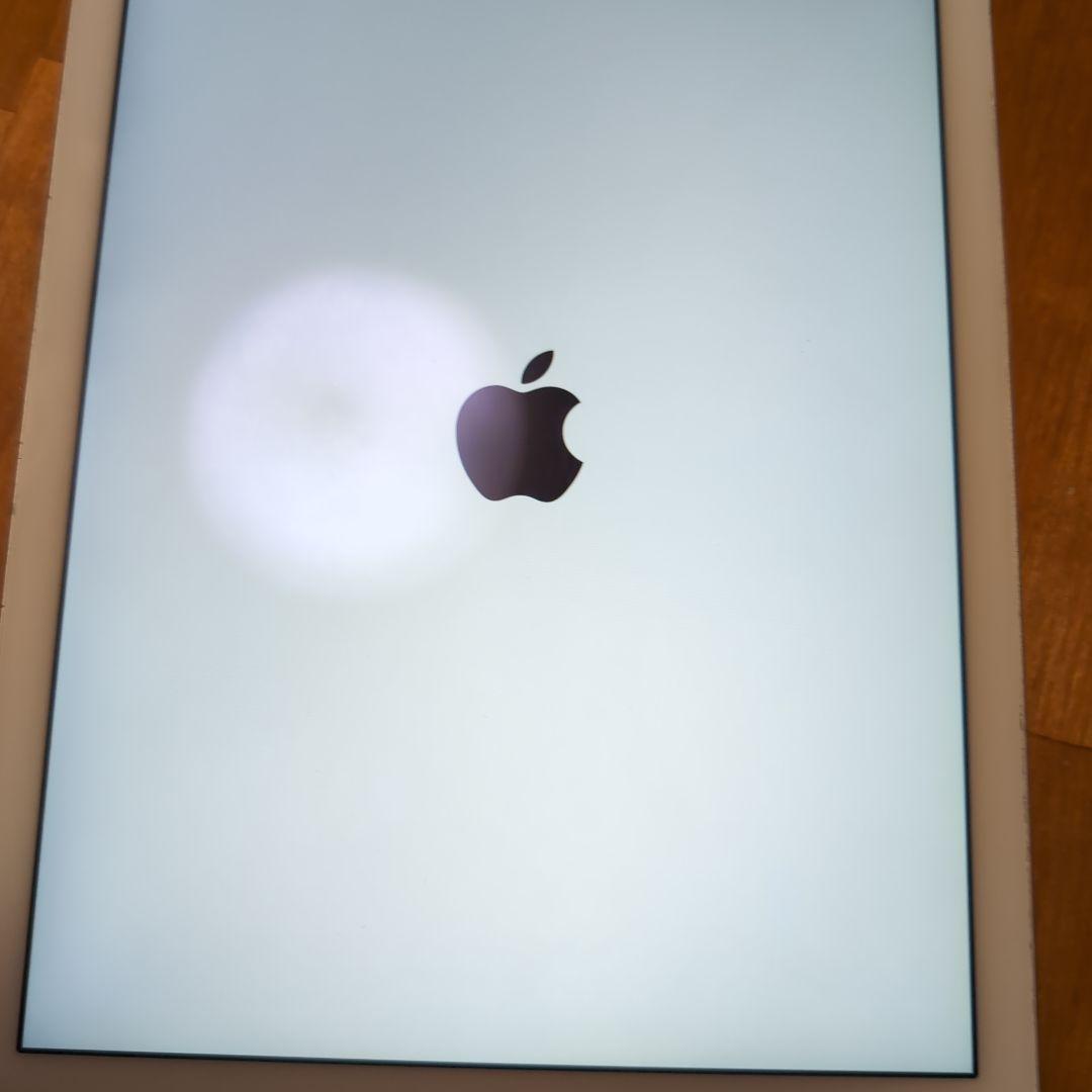 【中古】AppleiPad(A1567)［シルバー］9.7インチ［128GB］