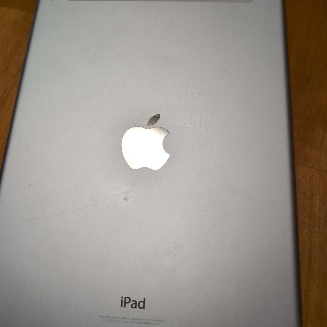 【中古】AppleiPad(A1567)［シルバー］9.7インチ［128GB］