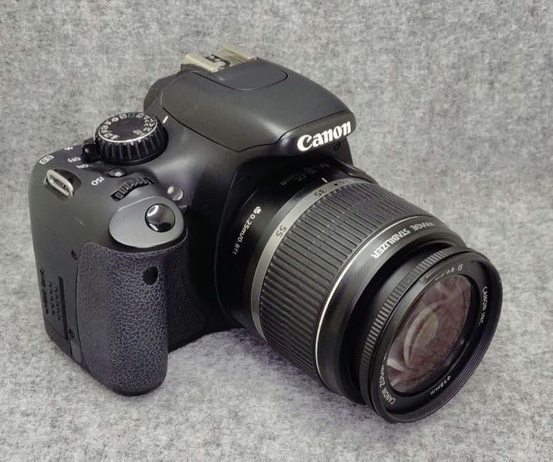 Canon 　EOS Kiss X4　　標準ズームレンズ付き