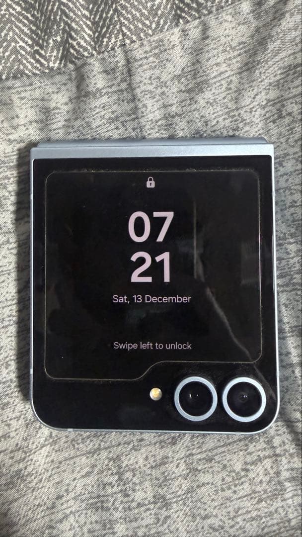 折りたたみ式スマートフォン 本体