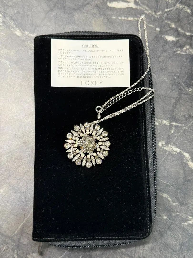 極美品★FOXEYフォクシー ブローチネックレス クリア ラインストーン パール