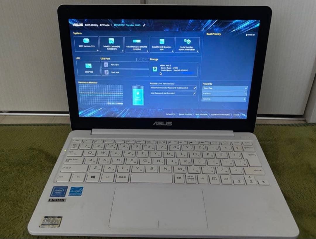 ASUS E203NA ホワイト ノートPC