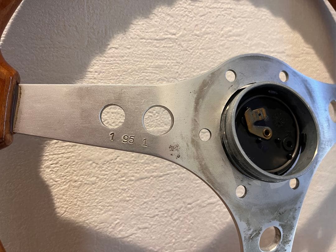 momo ウッドステアリングホイール 36cm