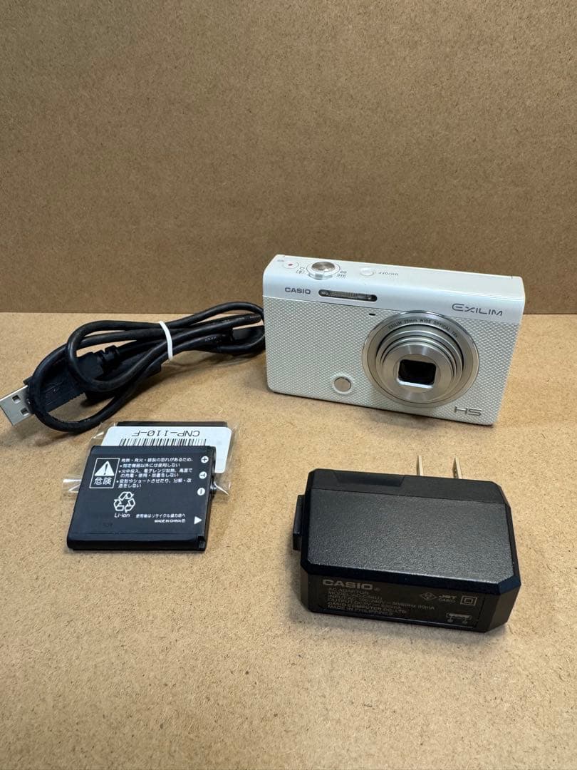 カシオ EXILIM EX-ZR50　自撮り　バッテリー2個付き（新品）