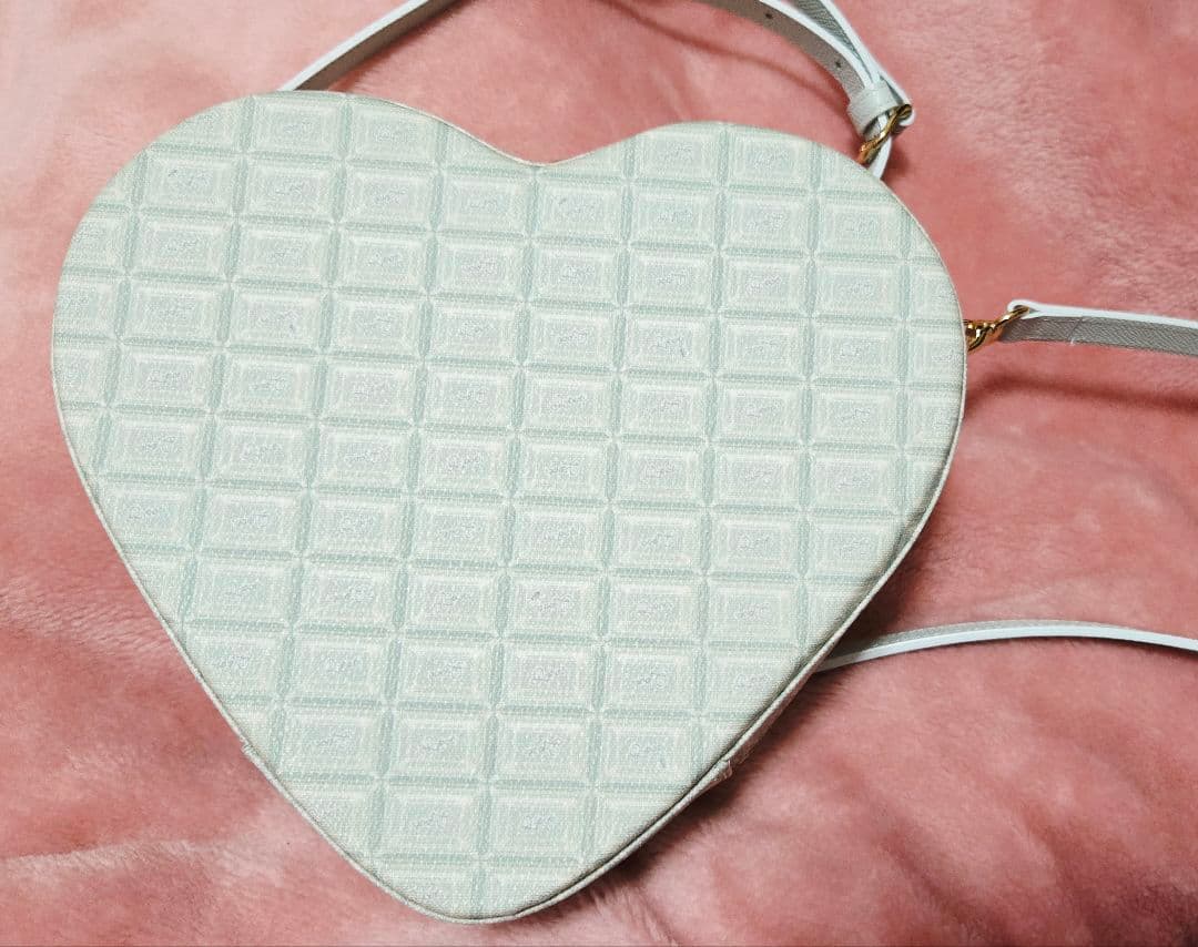 【最終価格】Q-pot. ミントチョコレート ハートクロスボディーバッグ