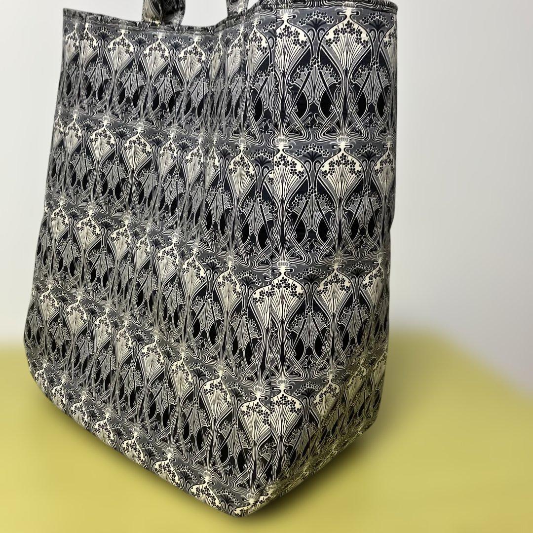 リバティ　ハンドメイド　とっても大きな　トートバック　縦50横50マチ20㎝