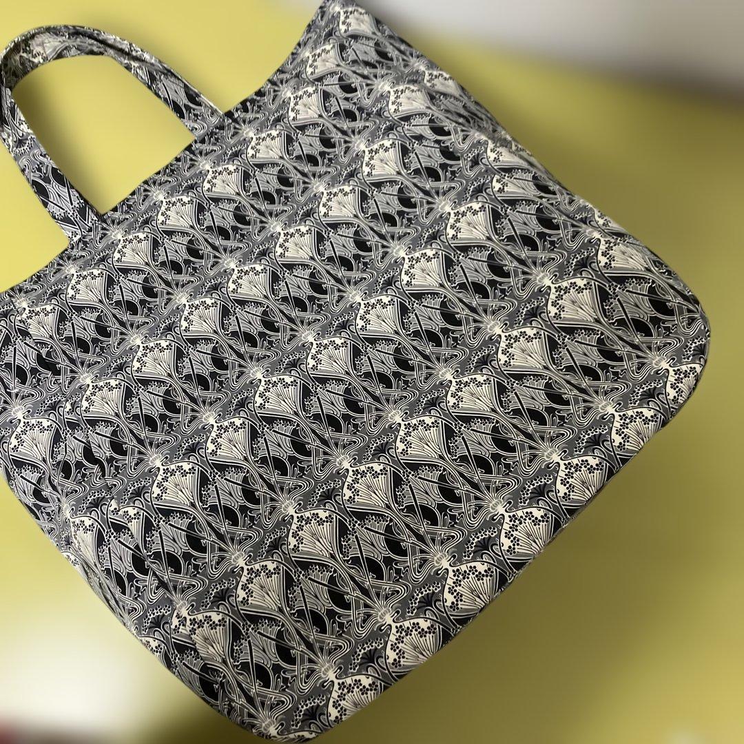 リバティ　ハンドメイド　とっても大きな　トートバック　縦50横50マチ20㎝