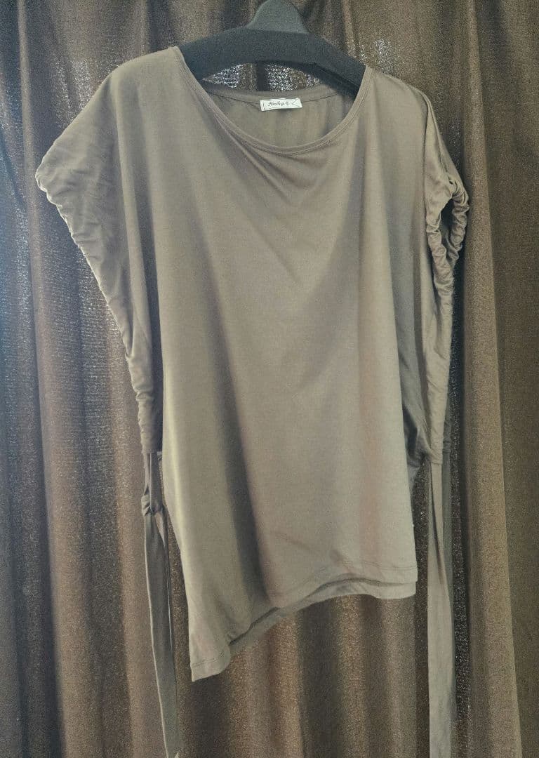 カリアング★ギャザーノースリーブトップス