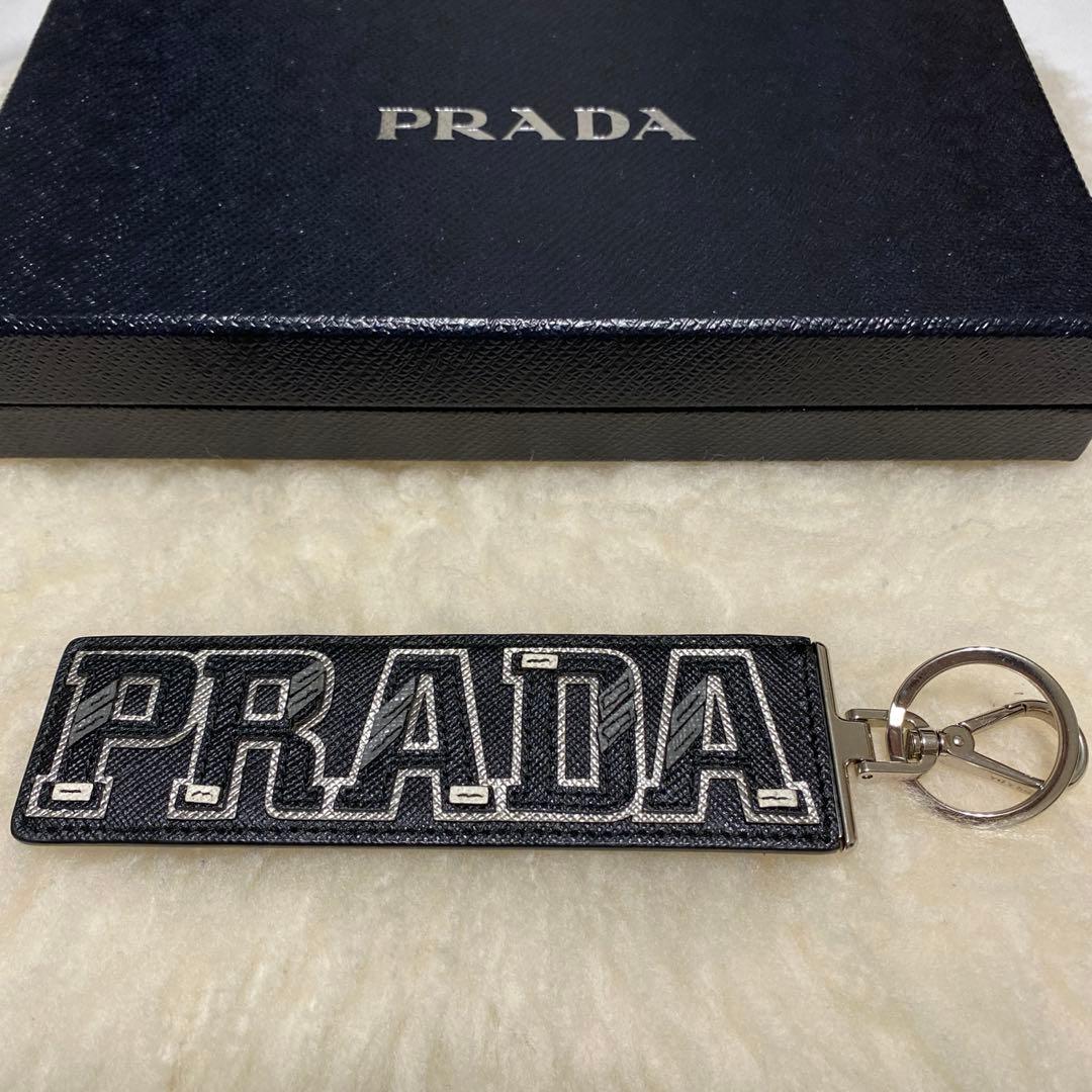 美品　プラダ　PRADA　キーホルダー　キーリング　レザー