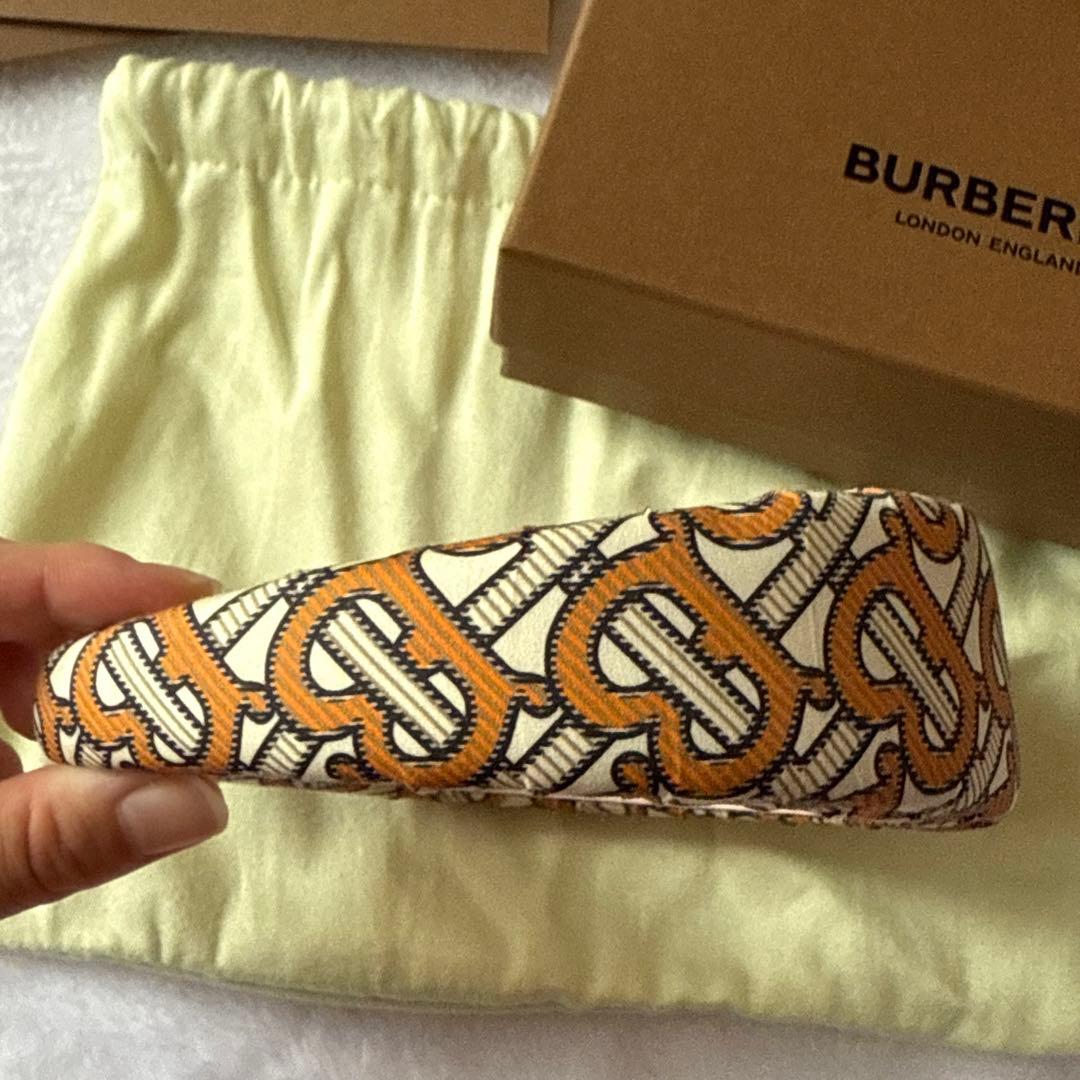 【最終値下げ】BURBERRY カチューシャ　モノグラム オレンジ 白