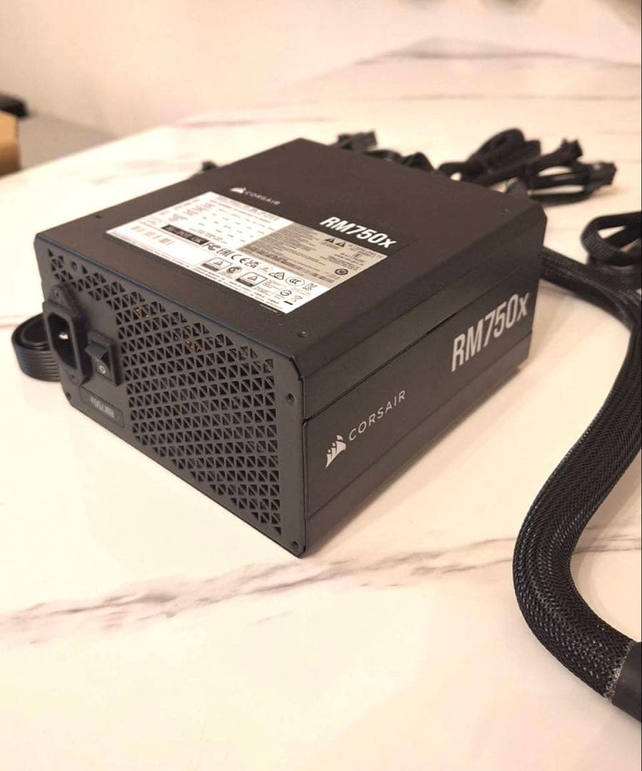 ★Corsair RM750x PC電源ユニット 750W 80PLUS