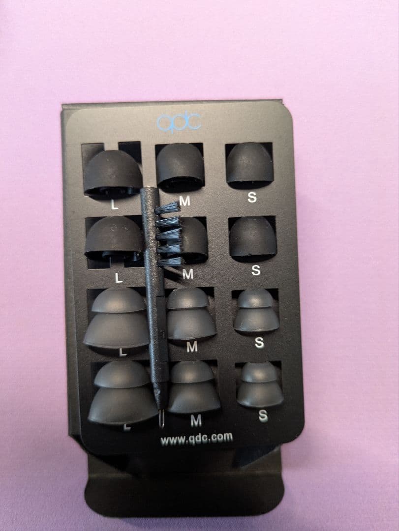 音楽の秋に！ qdc Folk 美しい紅葉デザインの高音質イヤホン