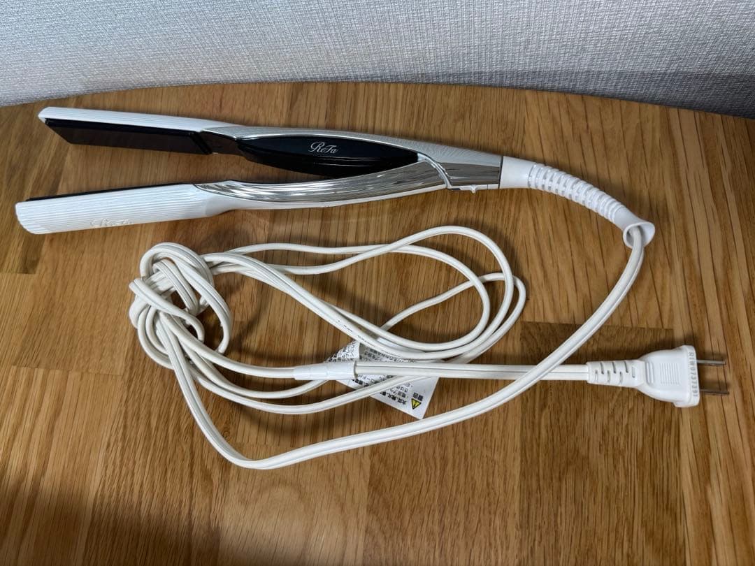 リファ　ストレートアイロン　RE-AC02A-RIW