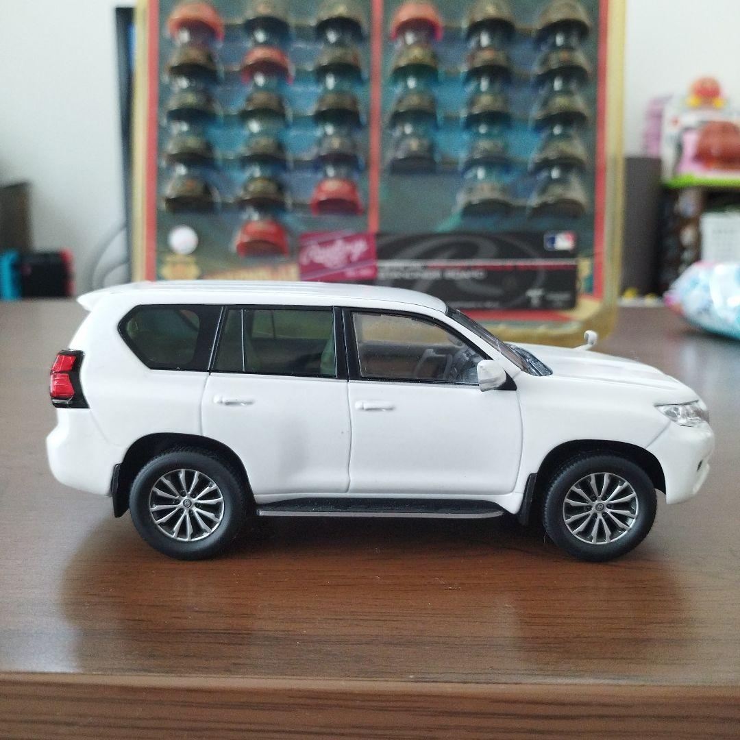 非売品30分1 トヨタ ランドクルーザー プラド ミニカー