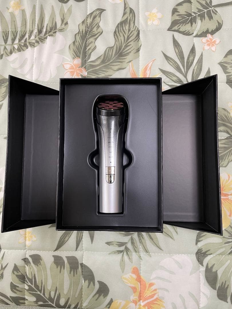 美顔器 シルバー 多機能