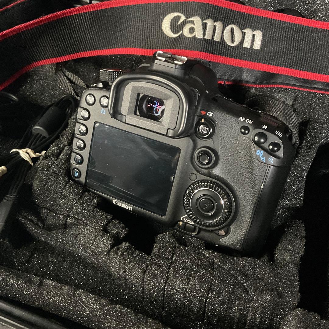 Canon デジタル一眼レフカメラ 本体 ハードケース付き 動作未確認